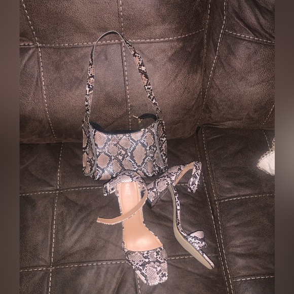 SOLD!! Brown Snakeskin Heels & Purse Set - Picture 3 of 4